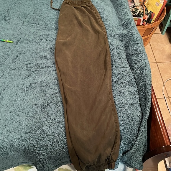 Pink VS Joggers - Picture 2 of 6